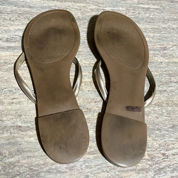 Tory Burch gold thong sandals - Picture 16 of 16